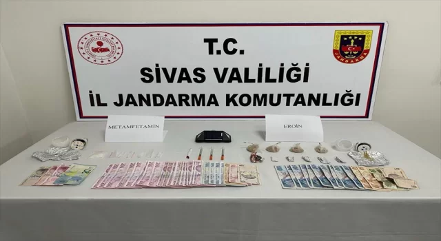 Sivas’ta elektrik lambaları içerisine gizlenmiş uyuşturucuyla ilişkin 3 şüpheli yakalandı