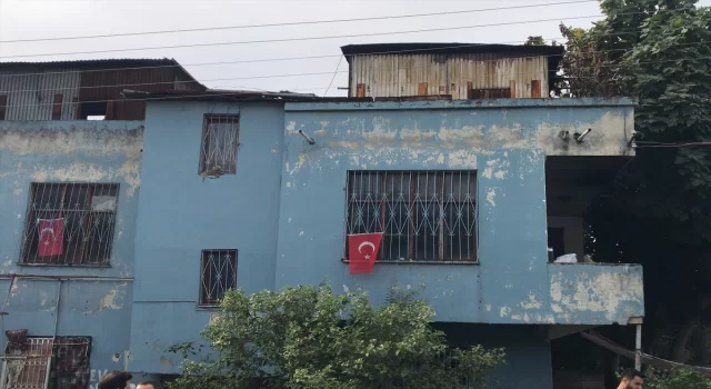 Adana’da bir kişi evde karısını baltayla öldürdü