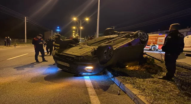 Samsun’da devrilen otomobildeki 3 kişi yaralandı