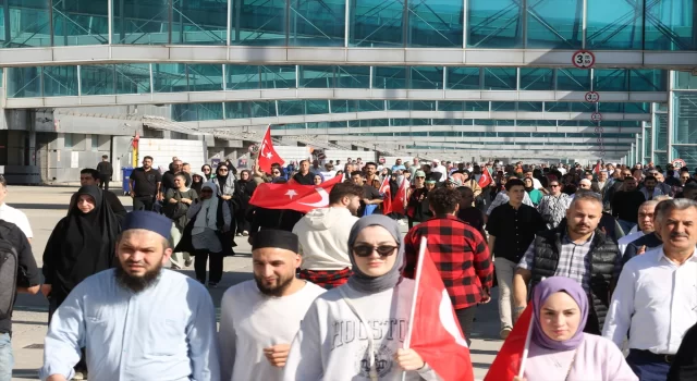 ”Büyük Filistin Mitingi” için İstanbullular yollara düştü