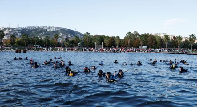 Kocaeli’de 100 dalgıç İzmit Körfezi’nde ”Cumhuriyet” dalışı yaptı