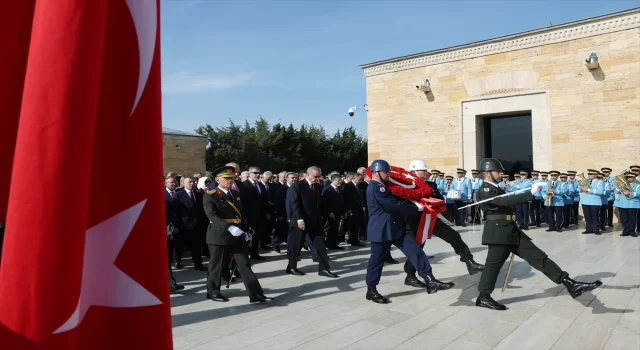 Cumhurbaşkanı Erdoğan başkanlığındaki devlet erkanı, Cumhuriyet’in 100’üncü yılında Anıtkabir’i ziyaret etti: