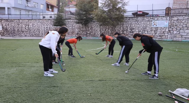 Amasyalı genç hokeyciler ders aralarında Türkiye Şampiyonası’na hazırlanıyor