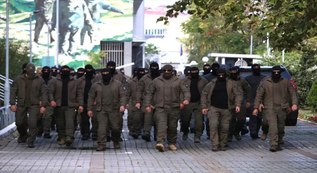 Kosova polisinin özel müdahale biriminden Başbakanlık önünde ”risk ödeneği” protestosu 