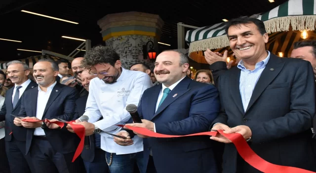 AK Parti’li Mustafa Varank, Bursa’da restoran açılışına katıldı