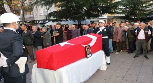 Hakkari’de trafik kazasında yaşamını yitiren polis memuru son yolculuğuna uğurlandı