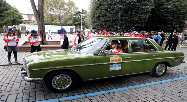 17. DoğuBatı Dostluk Rallisi’nin startı Sultanahmet Meydanı’nda verildi