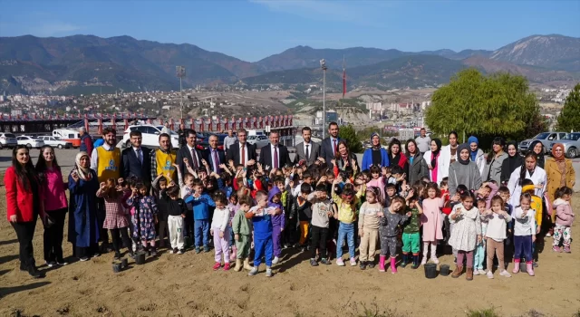 Karabük’te depremzede çocuklar tohum toplarını doğayla buluşturdu