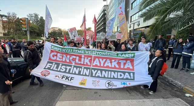 Beyoğlu’nda bir grup üniversite öğrencisi Filistin’e destek yürüyüşü yaptı