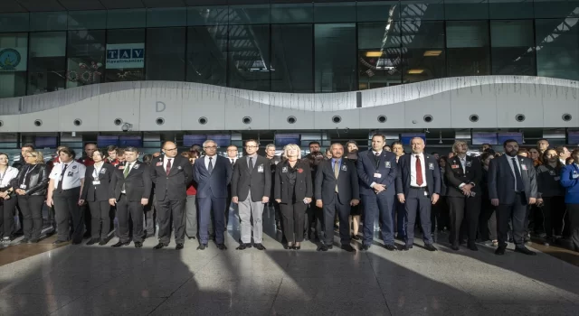 Esenboğa Havalimanında ”Atatürk Fotoğrafları Sergisi” açıldı 