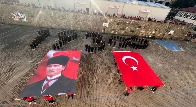 Trabzon’da öğrenciler Atatürk’ü koreografiyle andı