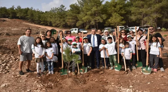 Antalya ve çevre illerde fidanlar toprakla buluştu