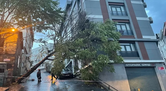 İstanbul’da sağanak ve şiddetli rüzgar hayatı olumsuz etkiliyor 