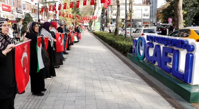 Kocaeli’deki ”El Ele Gazze Şeridi” eyleminde 7 kilometrelik insan zinciri oluşturuldu