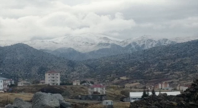 Nemrut Dağı’na yılın ilk karı yağdı