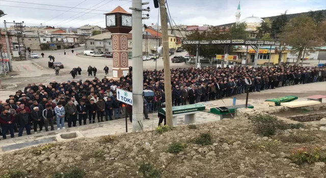 GÜNCELLEME Konya’da otomobille kamyonun çarpıştığı kazada 4 kişi öldü, 1 kişi yaralandı