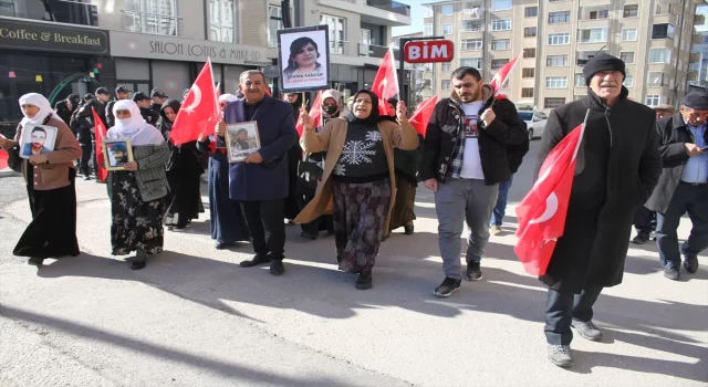 Vanlı aileler HDP İl Başkanlığı önündeki eylemlerini sürdürdü