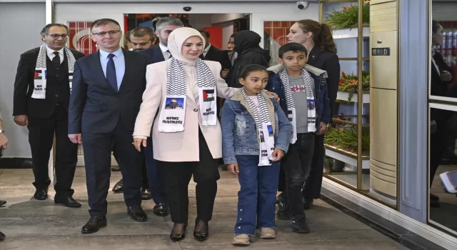 Aile ve Sosyal Hizmetler Bakanı Göktaş, İstanbul’a getirilen Filistinlileri ziyaret etti