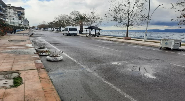 Kocaeli’de fırtına sebebiyle yükselen deniz seviyesi normale döndü