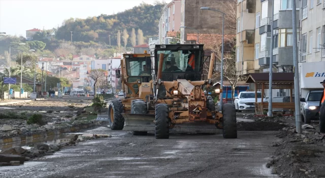 Kastamonu’nun 4 ilçesinde denizin taşmasıyla oluşan zarar giderilmeye çalışılıyor