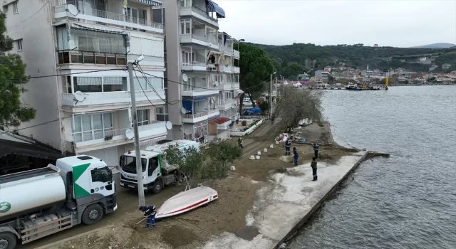 Bursa’nın sahil bandında hafta sonu etkili olan fırtınanın izleri siliniyor