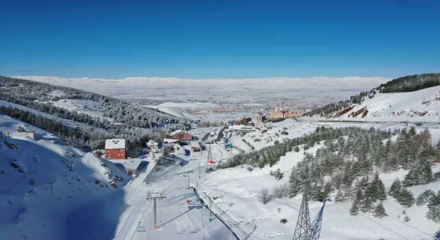 Palandöken’de sezonun erken açılması için farklı kar koruma teknikleri uygulanıyor