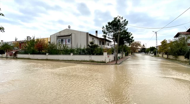 Silivri’de etkili olan şiddetli sağanak hasara neden oldu