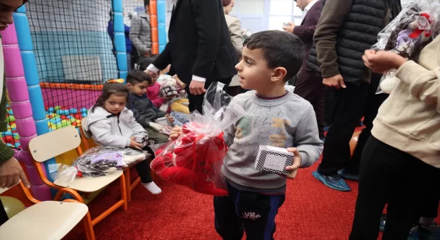 Iğdır’da özel öğrenciler yaptıkları oyuncaklarla çocukları mutlu etti