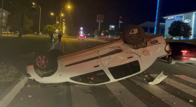 Şanlıurfa’da otomobillerin çarpıştığı trafik kazasında 2 kişi yaralandı