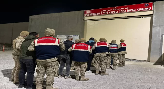 Ağrı’da bir tırdan 30 kilogram beyaz altın çalan 5 zanlıya tutuklama