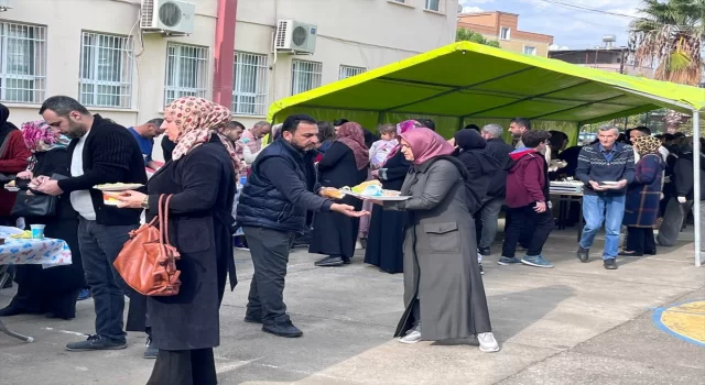 Hatay’da lise öğrencileri Filistinli çocuklar için kermes düzenledi