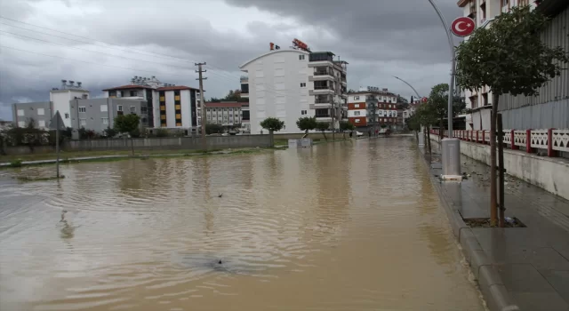 Antalya Serik’te sağanak hayatı olumsuz etkiledi