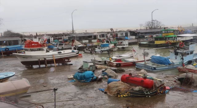 Düzce’de balıkçılar kuvvetli rüzgar sebebiyle denize açılamadı