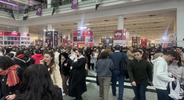 Başkentte yağışa rağmen 19. Ankara Kitap Fuarı’nda ziyaretçi yoğunluğu