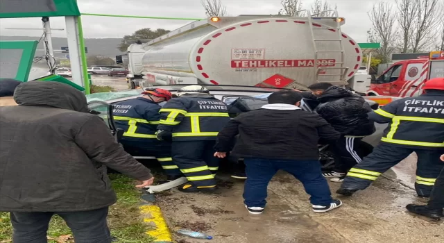 Yalova’da akaryakıt istasyonunun tabelasına çarpan otomobilin sürücüsü öldü