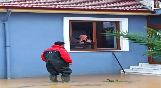 GÜNCELLEME Yalova’da derenin taşması sebebiyle bazı sokak ve evleri su bastı