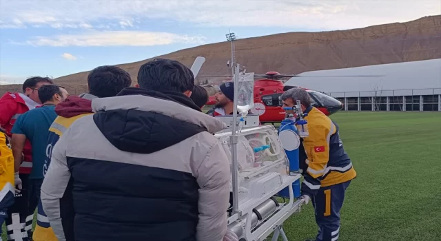 Malatya’da ambulans helikopter erken doğan bebek için havalandı