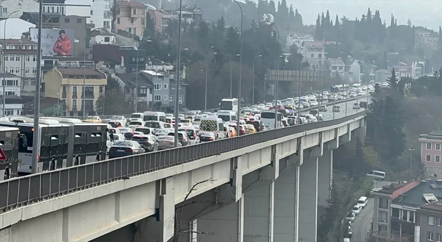 15 Temmuz Şehitler Köprüsü’nde 8 aracın karıştığı zincirleme kaza