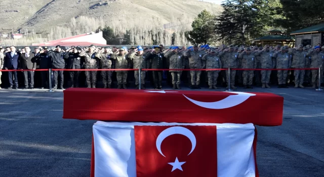 Bitlis’te silah kazası sonucu şehit olan Jandarma Uzman Çavuş Yetişen için merasim düzenlendi