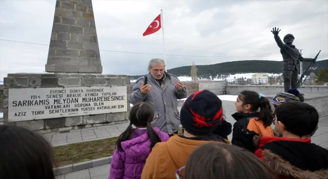 Sarıkamış’ta ilkokul öğrencileri ”Şehitlere Vefa” yürüyüşü yaptı