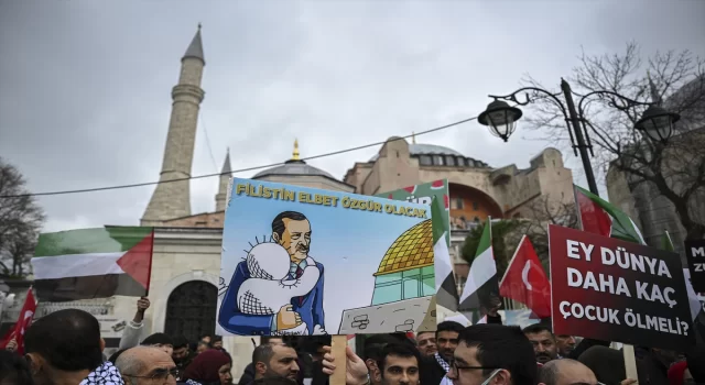 AK Parti Gençlik Kolları’ndan Ayasofyai Kebir Camii önünde ”Zulme dur de” eylemi