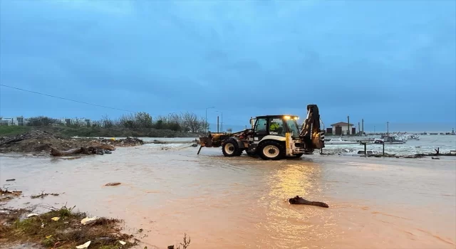 Çanakkale Valisi Aktaş, debisi yükselen Kepez Çayı’nda incelemelerde bulundu: