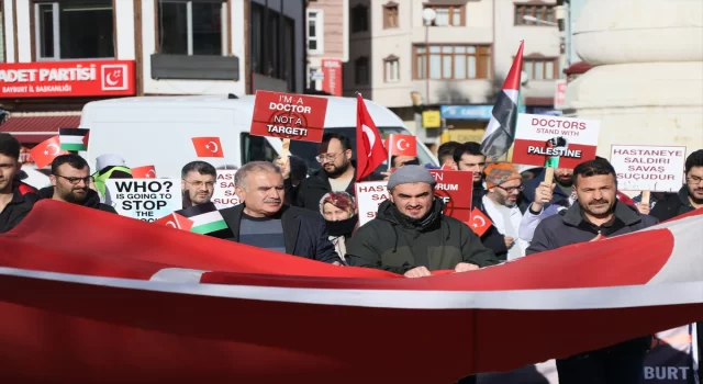 Karadeniz’de 3 şehirde doktorlar ”sessiz yürüyüş” ile İsrail’i protesto etti