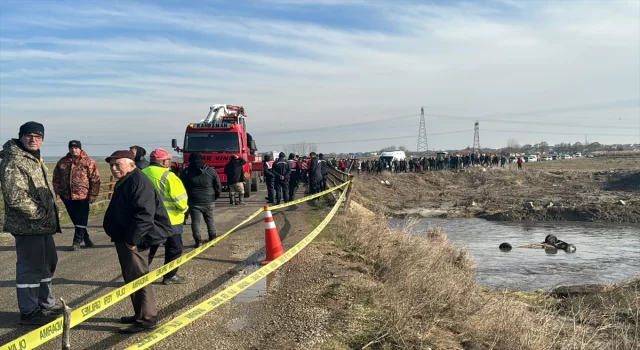 Kırklareli’nde nehre devrilen otomobili kurtarma çalışması başlatıldı