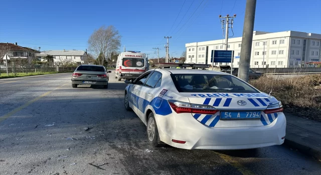 Sakarya’da iki araba çarpıştı babaanne ve torunu yaralandı