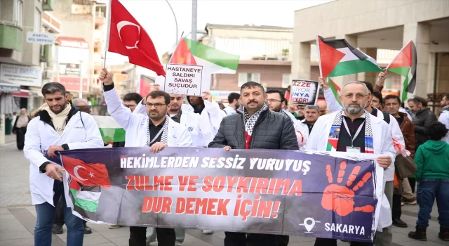 Sakarya’da hekimler ve sağlık çalışanları Gazze için ”sessiz yürüyüş” gerçekleştirdi