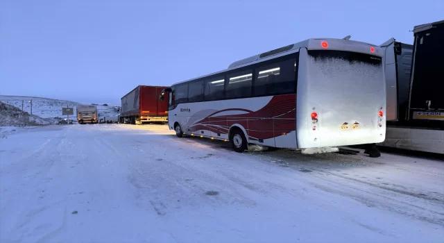 Ardahan’da zincirleme tır kazası ulaşımı aksattı