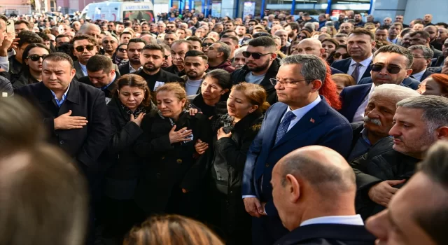 CHP Genel Başkanı Özel, İzmir’de ziyaretlerde bulundu  