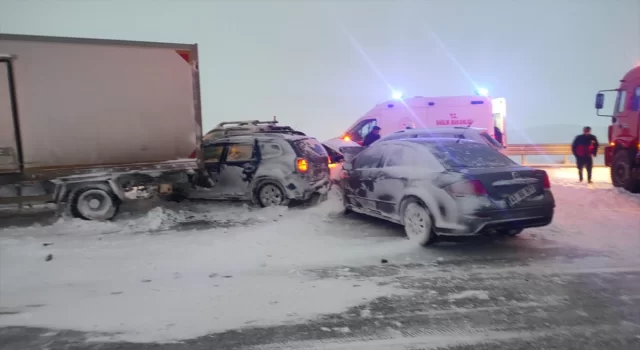 Kars’ta zincirleme trafik kazasında 4 kişi yaralandı