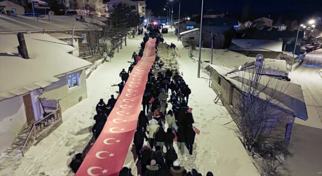 Erzurum’da Sarıkamış şehitleri anısına fener alayı düzenlendi